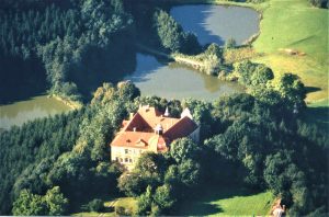 Schloss Hornegg zwischen den Teichen