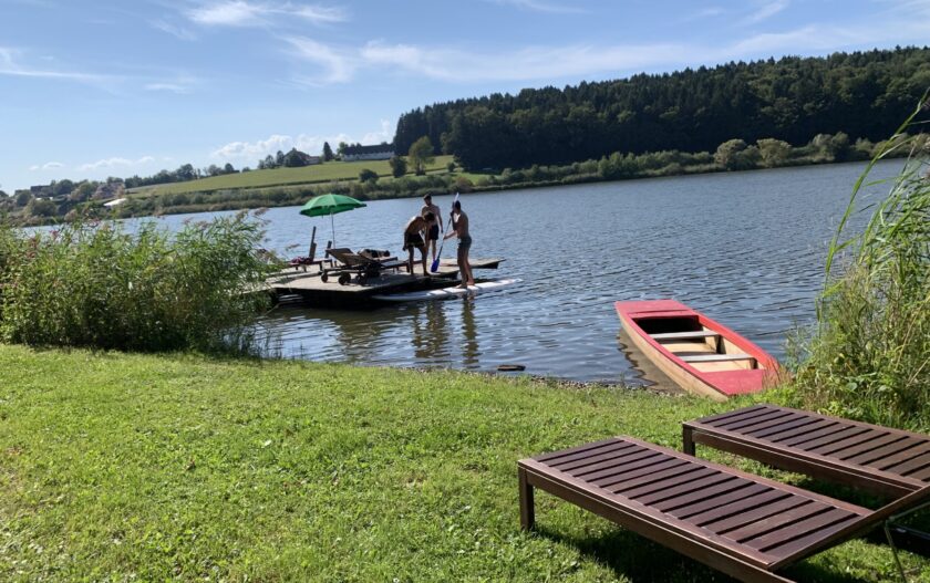 Südsteiermark Badesee mit Boot und Stadnup